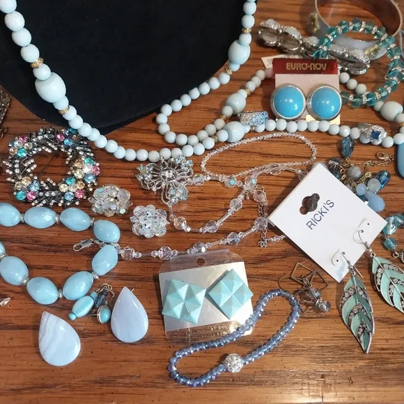 Vintage Light Blue and Gold Women's Bracelet Lot - Picture 7 of 10